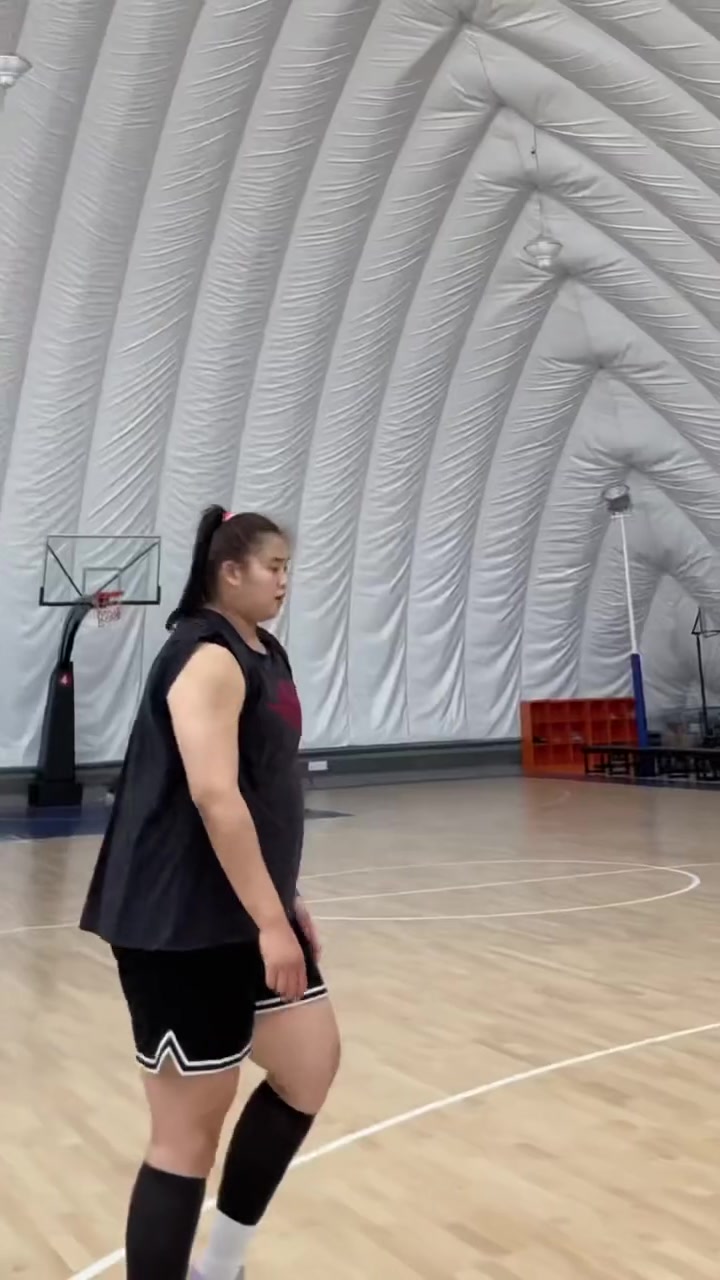 嚯，好魁梧！大寶貝劉禹彤背打你，你能頂住嗎？